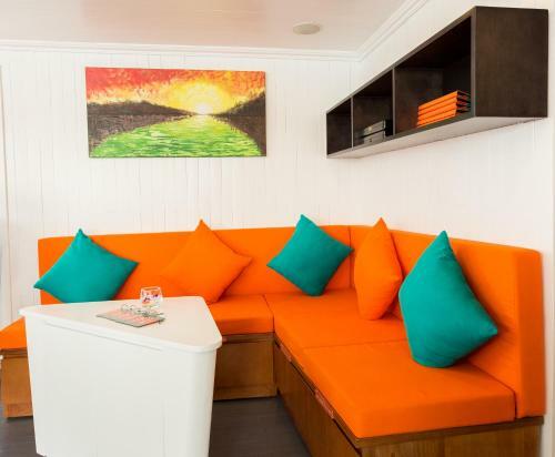 L'azalee Cruise Halong