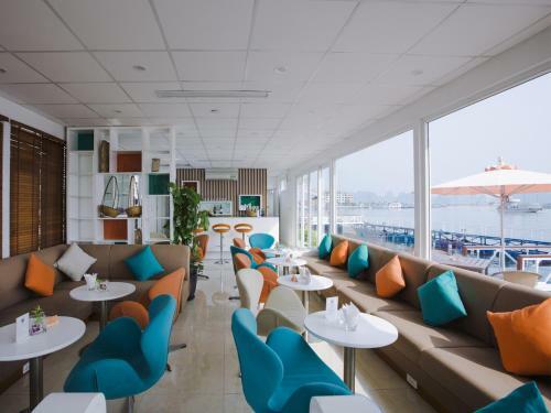 L'azalee Cruise Halong