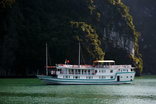 L'azalee Cruise Halong