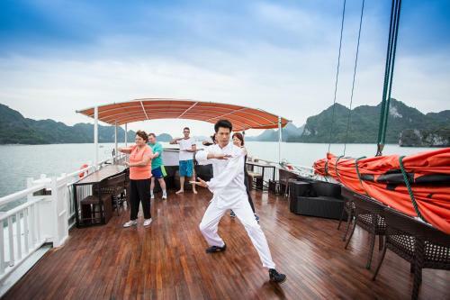 L'azalee Cruise Halong