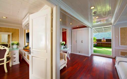 Signature Halong Cruise