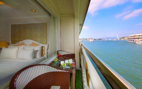 Signature Halong Cruise