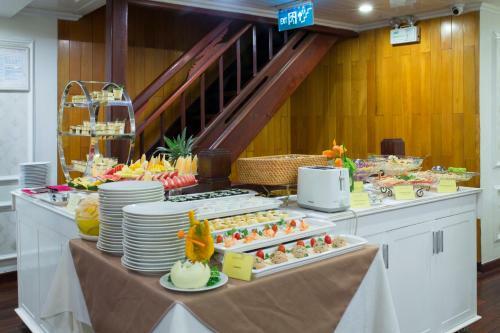 Signature Halong Cruise