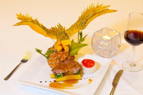 Signature Halong Cruise