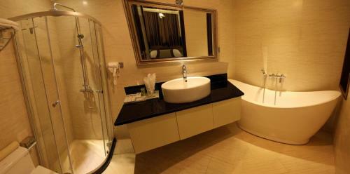 City Bay Palace Hotel