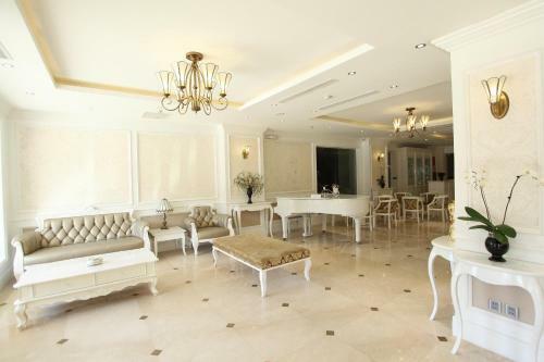City Bay Palace Hotel