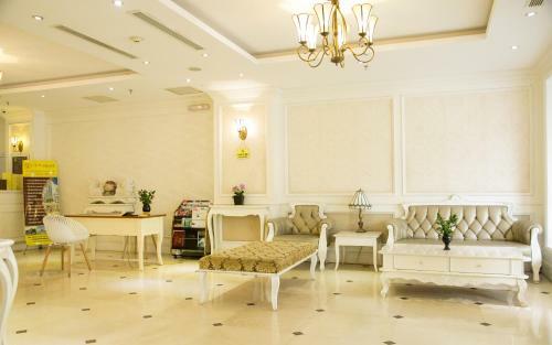 City Bay Palace Hotel