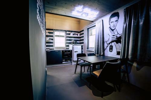 Boutique Aparthotel Old School & Rock�n Roll