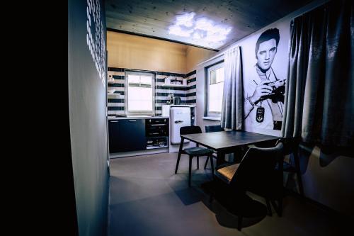 Boutique Aparthotel Old School & Rock�n Roll