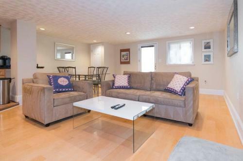 Apartamento Cathedral Charmer--2 Br English Basement, With Garden Access
