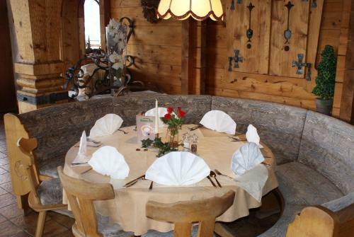 Posada Gasthof Tannen - Alm