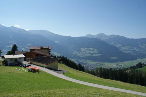 Posada Gasthof Tannen - Alm
