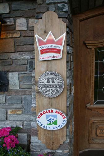 Posada Gasthof Tannen - Alm