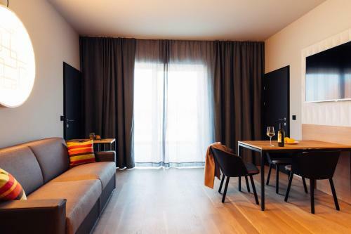Harry's Home Hotel & Apartments