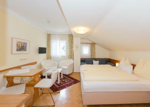 Hostal Landhaus Tritscher