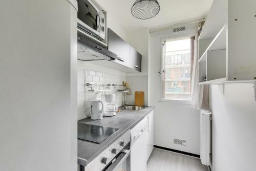 Budget Apart With Balcony Near Paris