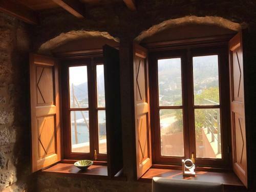 Grande Grotta House