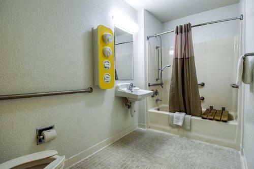 Motel 6 Escondido