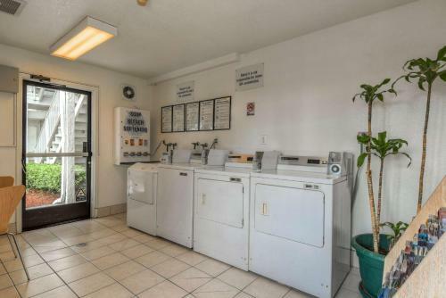 Motel 6 Escondido