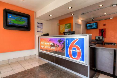 Motel 6 Escondido
