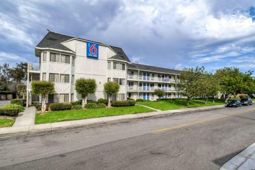 Motel 6 Escondido
