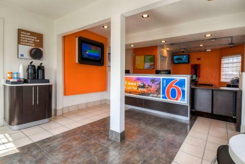 Motel 6 Escondido
