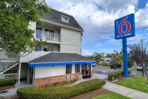 Motel 6 Escondido