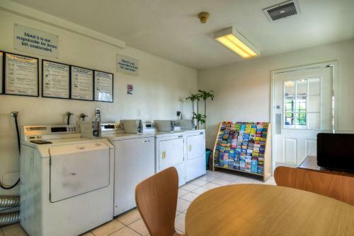 Motel 6 Escondido