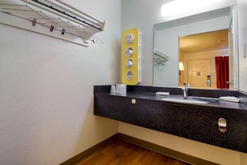 Motel 6 Escondido