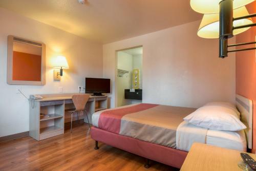 Motel 6 Escondido