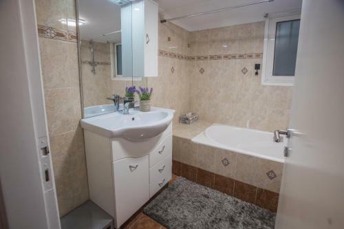 Efis Apartment