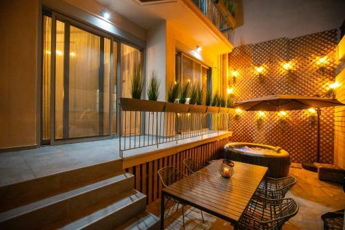 Lepanto Luxury Apartments Gf