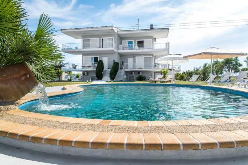 Family Maisonette With Pool #3