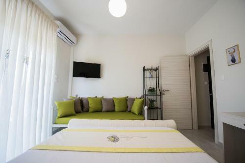 Chelona Apartments