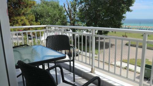 Chelona Apartments