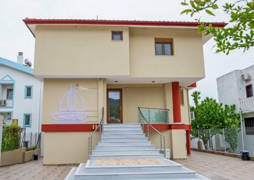 Hostal Rent House Karavi