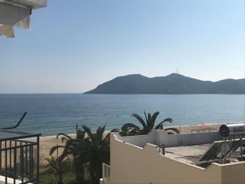 Apartamento Holiday Home Sea Front 2