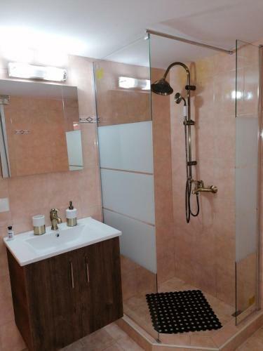 Villa Alexander - Nea Roda Summer Retreat