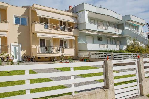 Sun & Sea Luxury Apartment