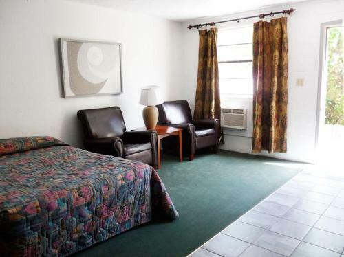 The Charles Motel And Hot Springs Spa