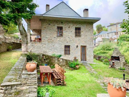 Stone-built Traditional House "snow White"