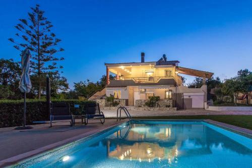 Villa Apella ? Private Yard & Pool ? 8 Guests