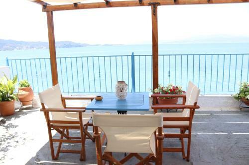 Hostal Papas Rooms On The Seafront