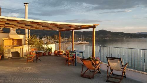 Hostal Papas Rooms On The Seafront