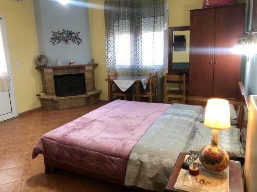 Hostal Alexandros Guesthouse