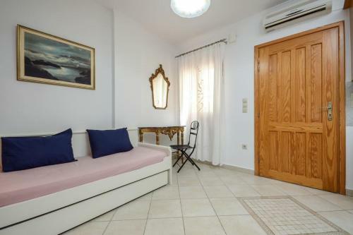 Independent Agapitos Apart , 2bdrm, Private Patio