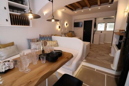 Villa Narcissus Luxury Suites