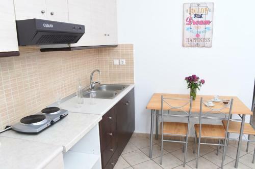 Little Yard Studios & Apartments #3