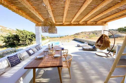 Luxury Cycladic Villa With Seaview And Pool
