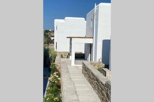 Luxury Cycladic Villa With Seaview And Pool